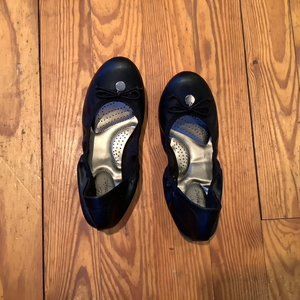 (Bin 31)  Simply Vera Vera Wang, black flats, Size 9